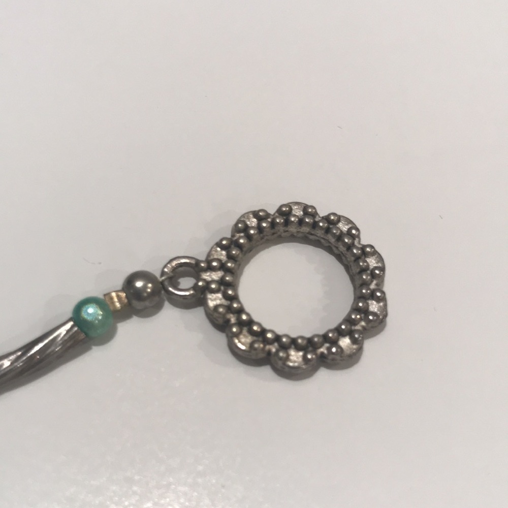 17” Costume Jewelry Necklace - Picture 4 of 8